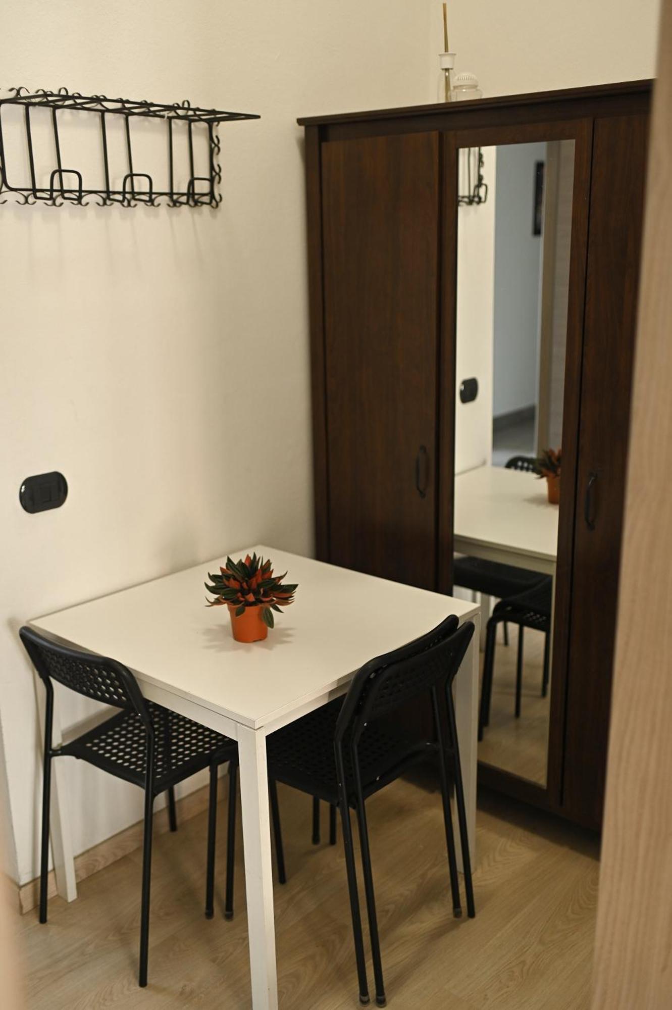 La Gloria Rho Private Rooms Only Kültér fotó